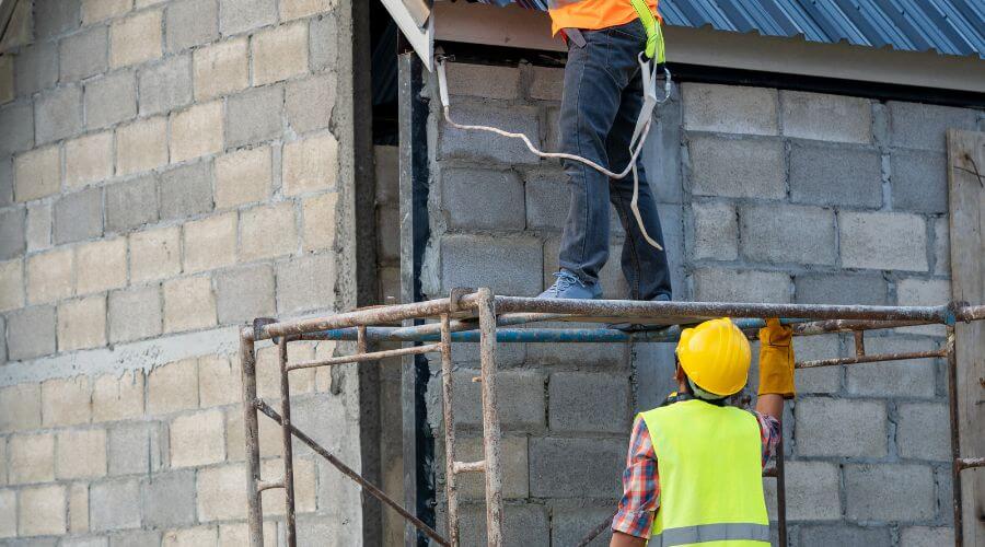 Expert Emergency Roof Repairs services in Alpha, IL